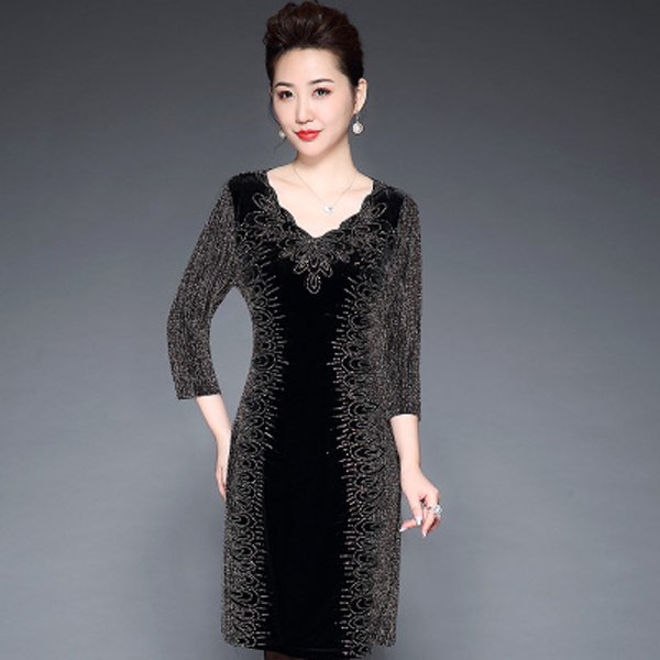 越来越多女人流行穿“立秋裙”，一个比一个洋气，借钱也要买2款