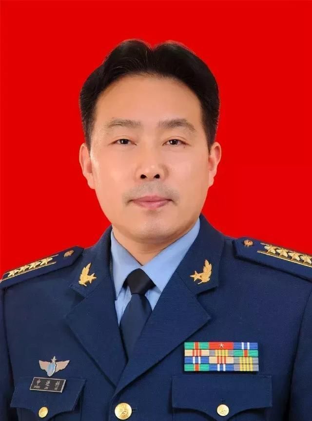 海军新闻发言人，刚亮相就火了！湖北仙桃人