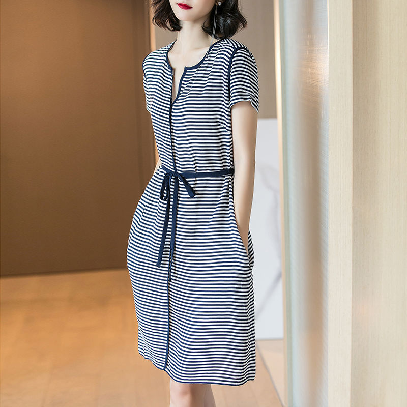 立秋过后，上海女人都穿长裙，飘逸散发女人味，配高跟鞋惊呆路人