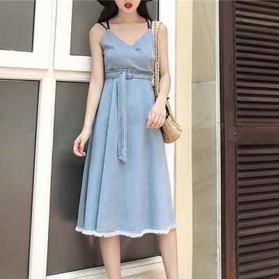 “高级脸”配“冷淡风”裙，凶凶的性感诱惑