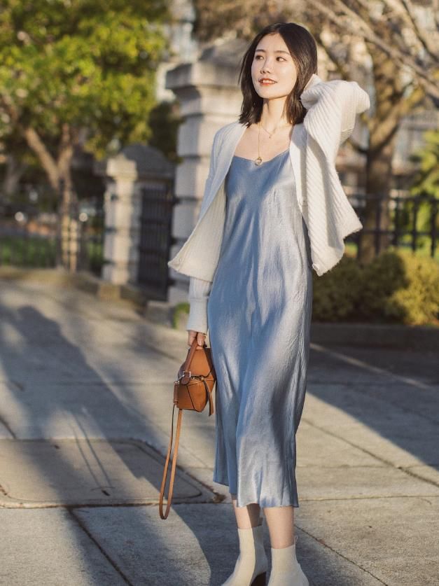 『针织衫』本以为她穿包臀裙扮温柔,可当看清全图,才知穿的有多出彩