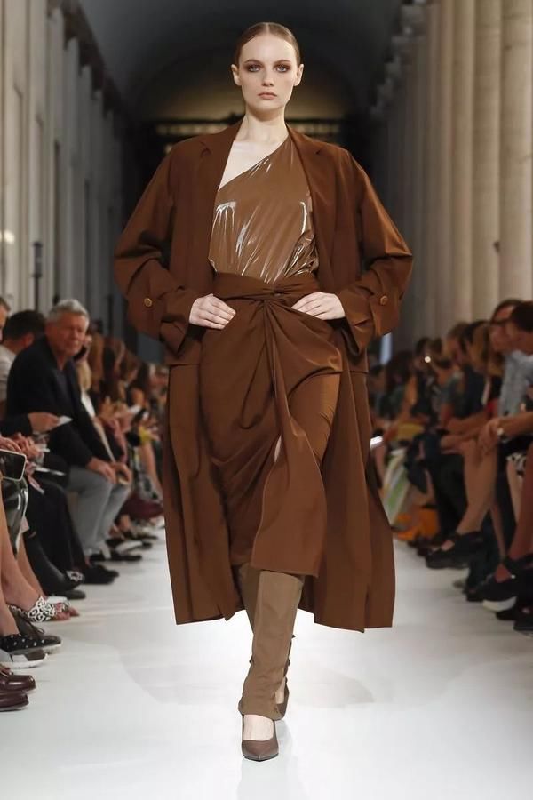 好看的大衣那么多 能时髦几十年的却只有它