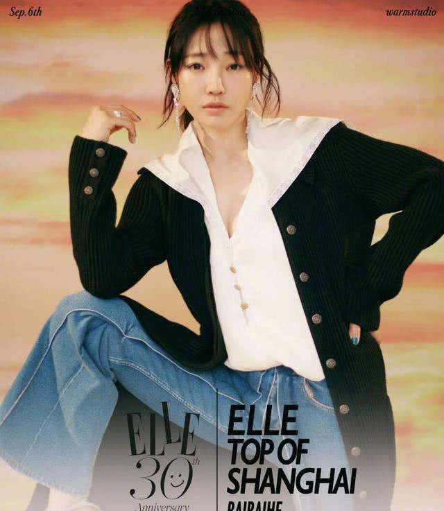 白百何久违亮相，大衣+喇叭裤气场十足，网友:手上的戒指亮了!