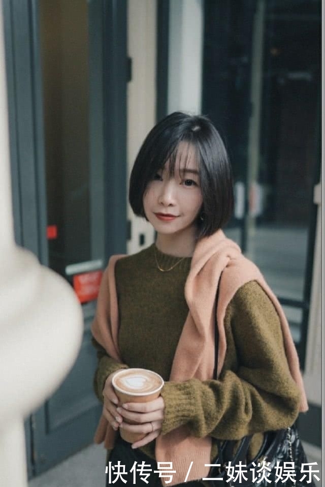  『燕麦色的皮』别再穿紧身皮裤了，土！赶紧试试下面这三款，显瘦又贼时髦