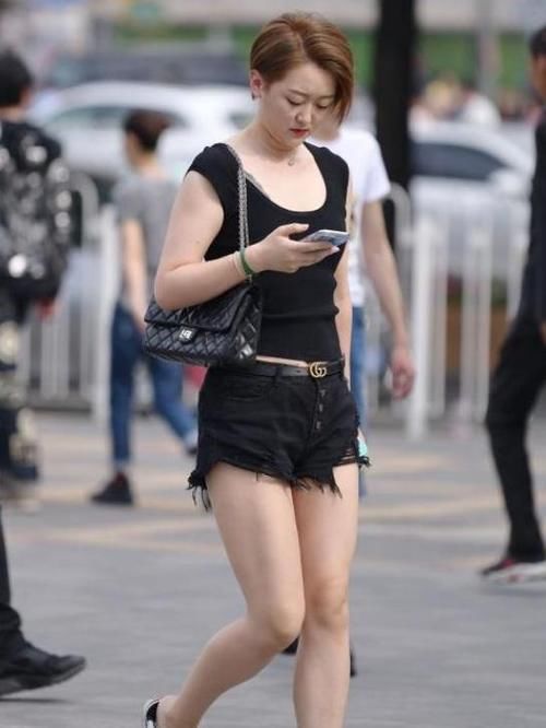 # 烟花#值得我用一生去保留，街拍：你就像烟花般美丽