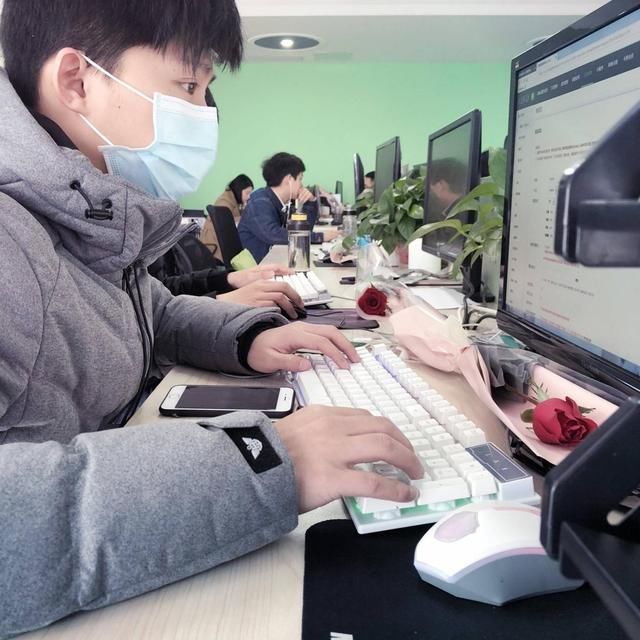 大厂程序员年薪四十万却羡慕15万的公务员？网友：做的没错！