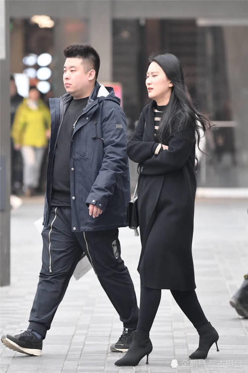 气质■春季适合穿着短靴,无论是粗跟还是细跟,都会衬托优雅气质