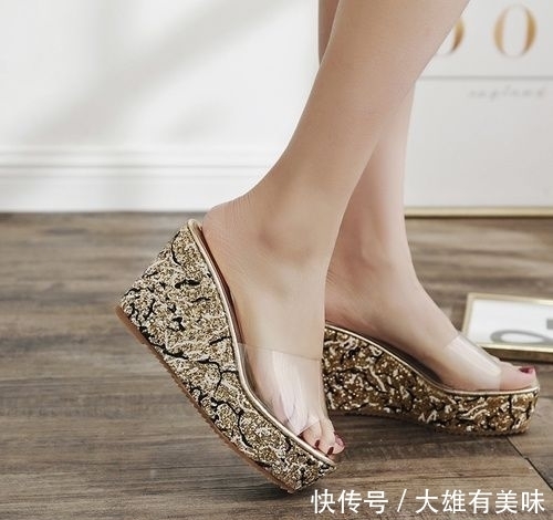  坡跟@天啊这么有女人味的高跟鞋，被高跟控的老婆看到了一下买了六双