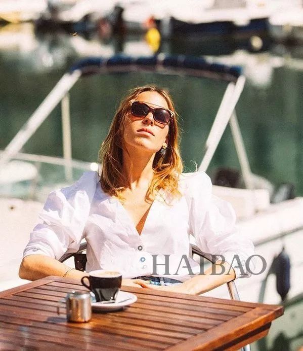 奇怪| 满脸雀斑的她从不磨皮，但是拍出来却比蛇精脸还好看