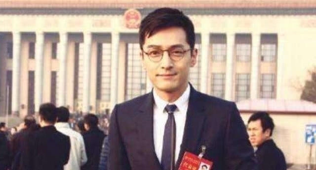  人民大会堂@人民大会堂开会不能化妆，明星素颜曝光，范冰冰素颜让人怀疑人生