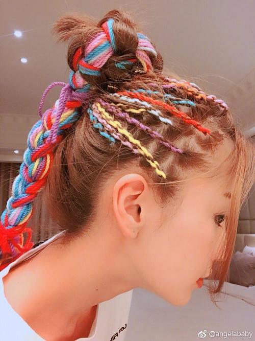 杨幂的彩色脏辫好时髦 Angelababy的也超俏皮