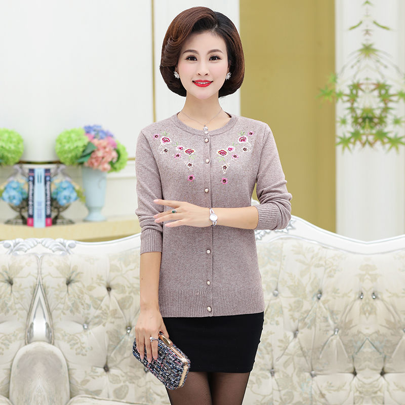 妈妈装，衣服稍微长一点显年轻，还显得有气质