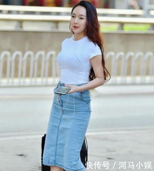 「小姐姐」优雅时尚的街拍:靓丽闪耀的美女,烘托出小姐姐魅力十足