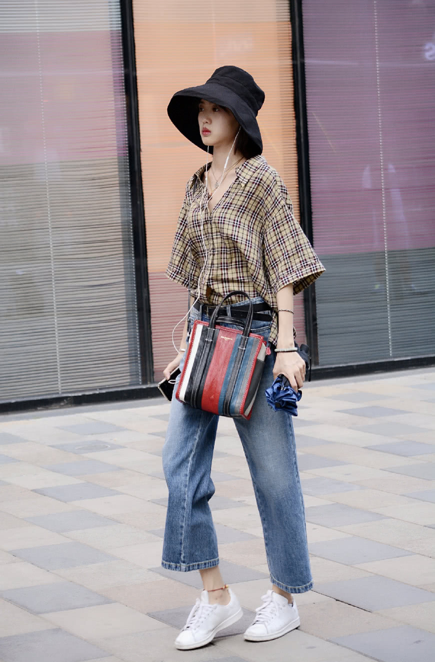 北京街拍：气质不错的女孩这样穿搭回头率很高哦