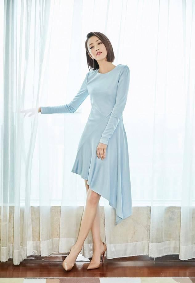  「时髦精女孩」长袖连衣裙很难穿？4个技巧带你远离睡裙既视感，显瘦又高级！