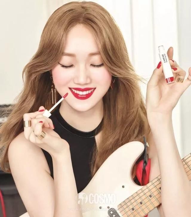 彩妆迷｜衣橱中必有小黑裙，那么唇膏中的“小黑裙”是哪个色号？