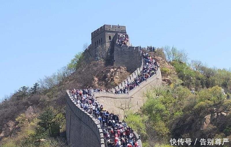 这是五一假首日的长城!5.4万余游客,垃圾清了18.2吨