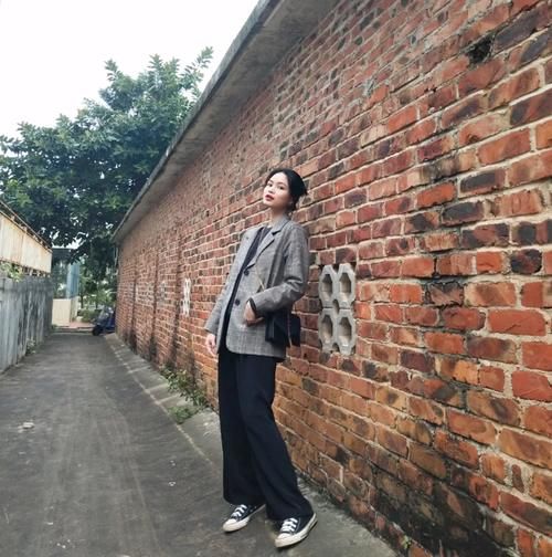 『特别』2020年流行的西装阔腿裤,“这样穿”显瘦又百搭,秒变腿精女孩!