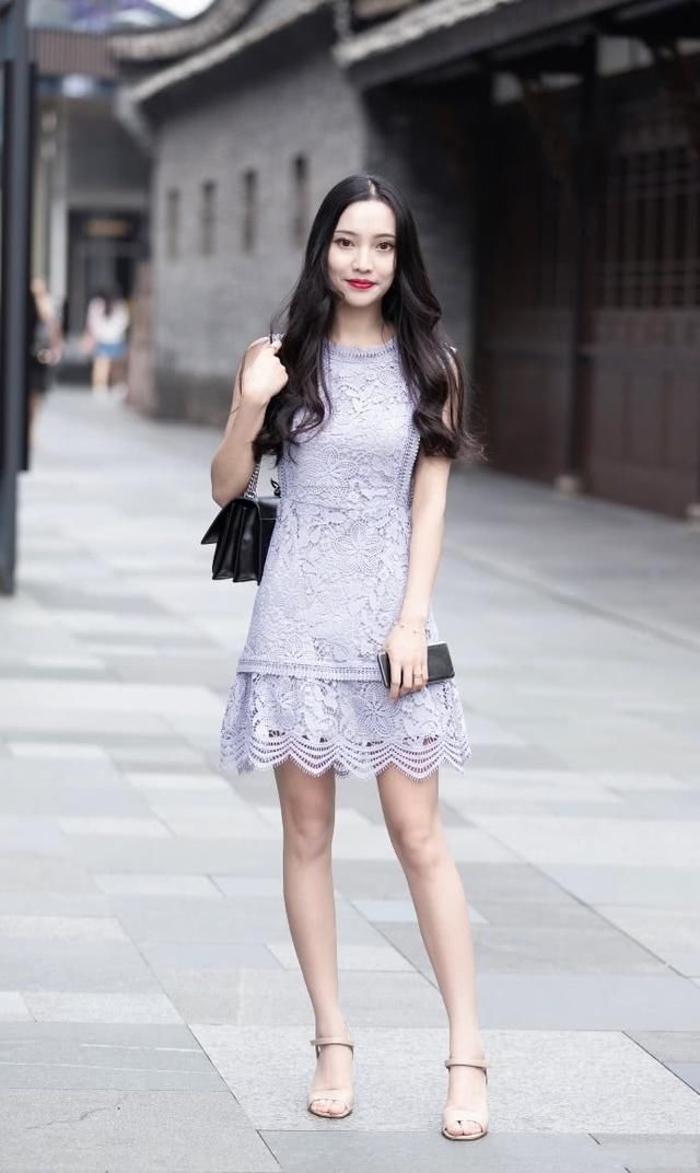 街拍路人，简洁优雅的时尚穿搭指南，展现出你自信大方的美!