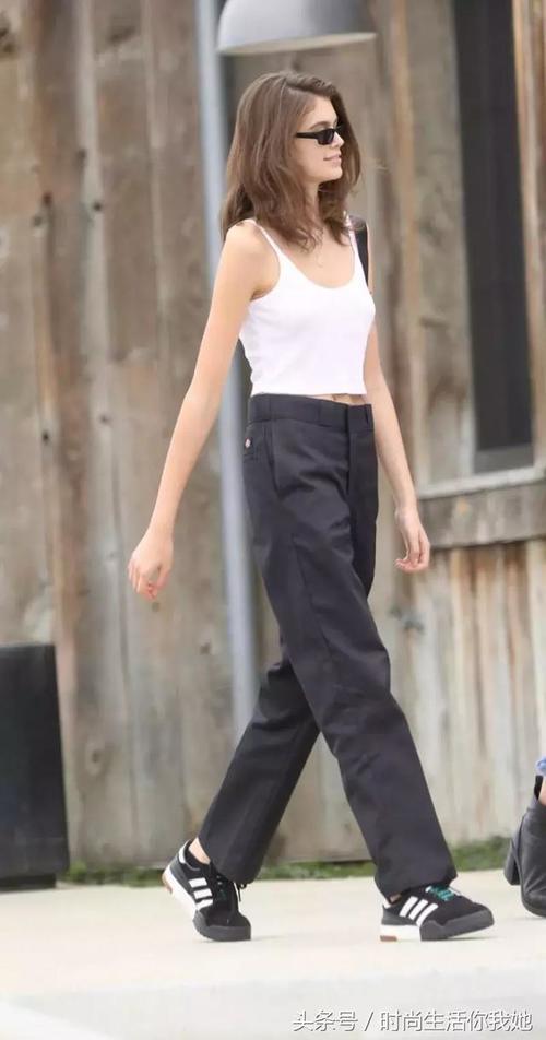 今夏最“清凉”的时髦搭配“吊带背心+阔腿”，让你回头率200%！