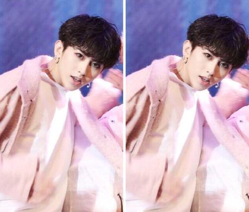 明星穿上粉系衣服，朱正廷第五，蔡徐坤第二，但他却是第一！