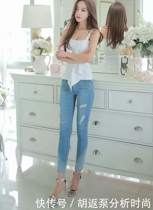 短裤展现身姿,塑的造迷人小蛮腰,时尚有魅力!!