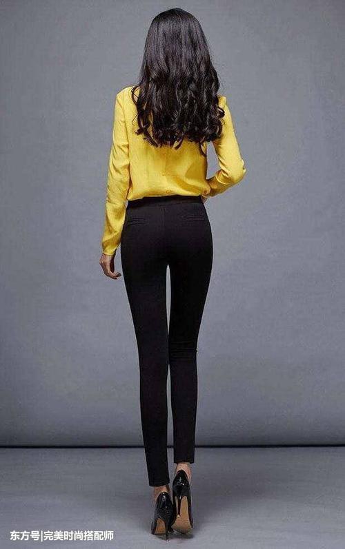 紧身裤丰富造型，显曼妙身材迷人好风姿，随性不乏大气