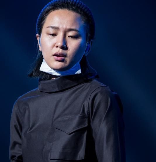 周笔畅被打回原型，不修图颜值真是没法看!