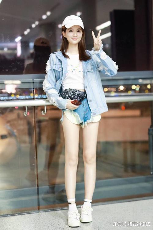 乔欣美炸了！穿超短热裤秀美腿，短到只能用热裤口袋遮三角区！