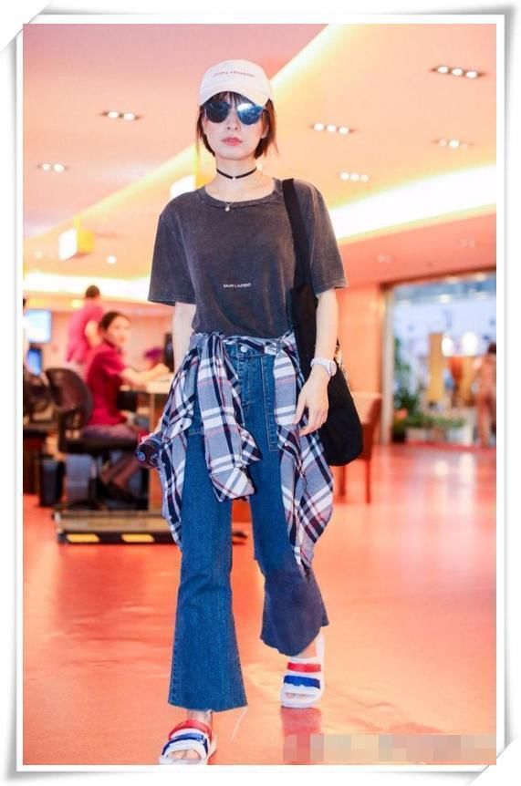 吴昕不过穿了一条喇叭裤，就腿长1米8，果然遮住小短腿就美炸了！