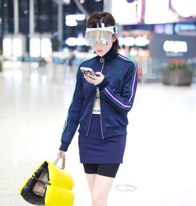 景甜这么短的裙子也敢穿,难怪里面要塞安全裤!