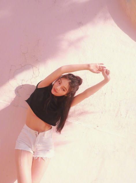 徐冬冬勒太紧了，好身材都暴露了，网友：短裤纽扣开了，没发现？