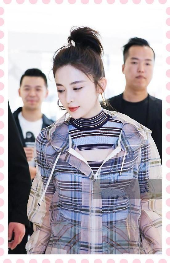 本以为古力娜扎扎丸子头够嫩了，但看到谭松韵这效果，我沉默了！