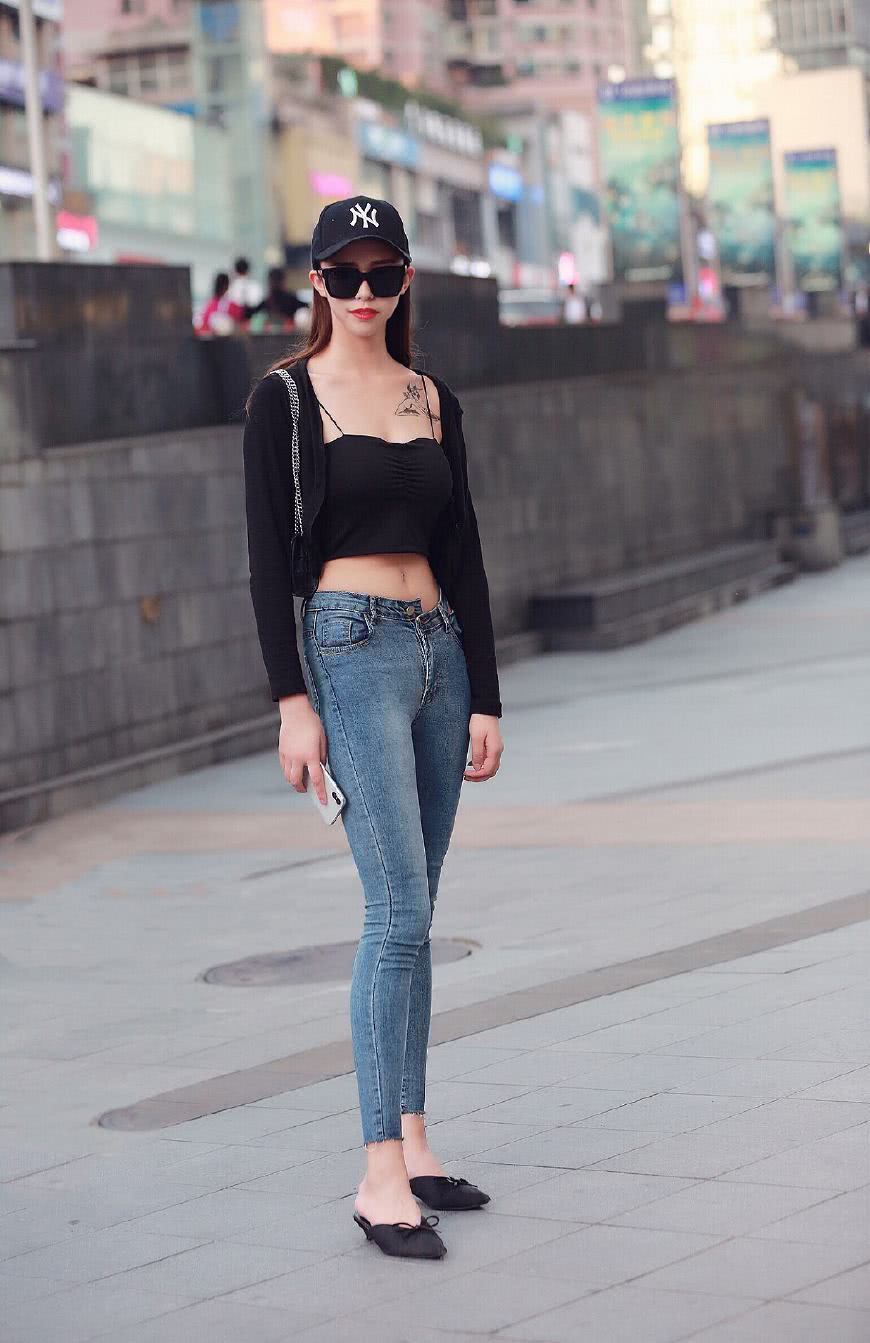 小姐姐颜值高身材好，还这么会穿搭就更显美感了！