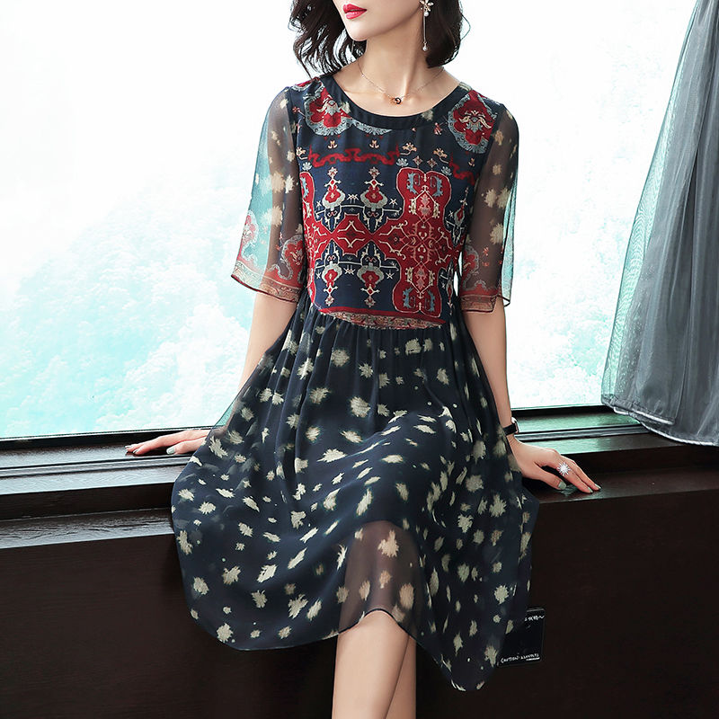 发现一种裙:叫“藏肚裙”，微胖中年妈妈穿贼好看，洋气又高贵