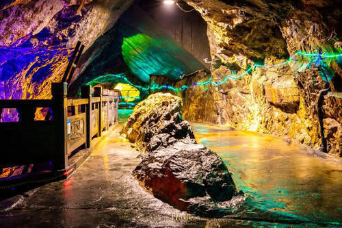 中国最“壕”景区，45吨金矿石丢在路边没人敢偷，网友：有心无力