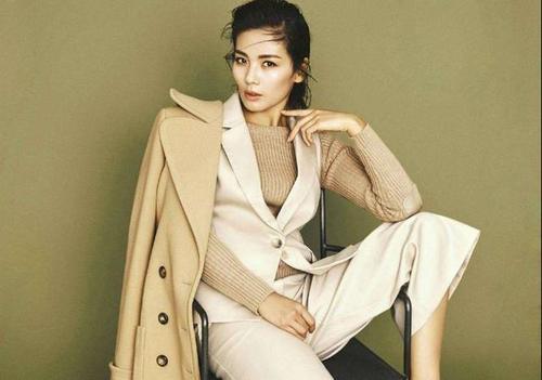 刘涛私下里的装扮也是美人，要不怎么能抓住王珂老板的心呢？