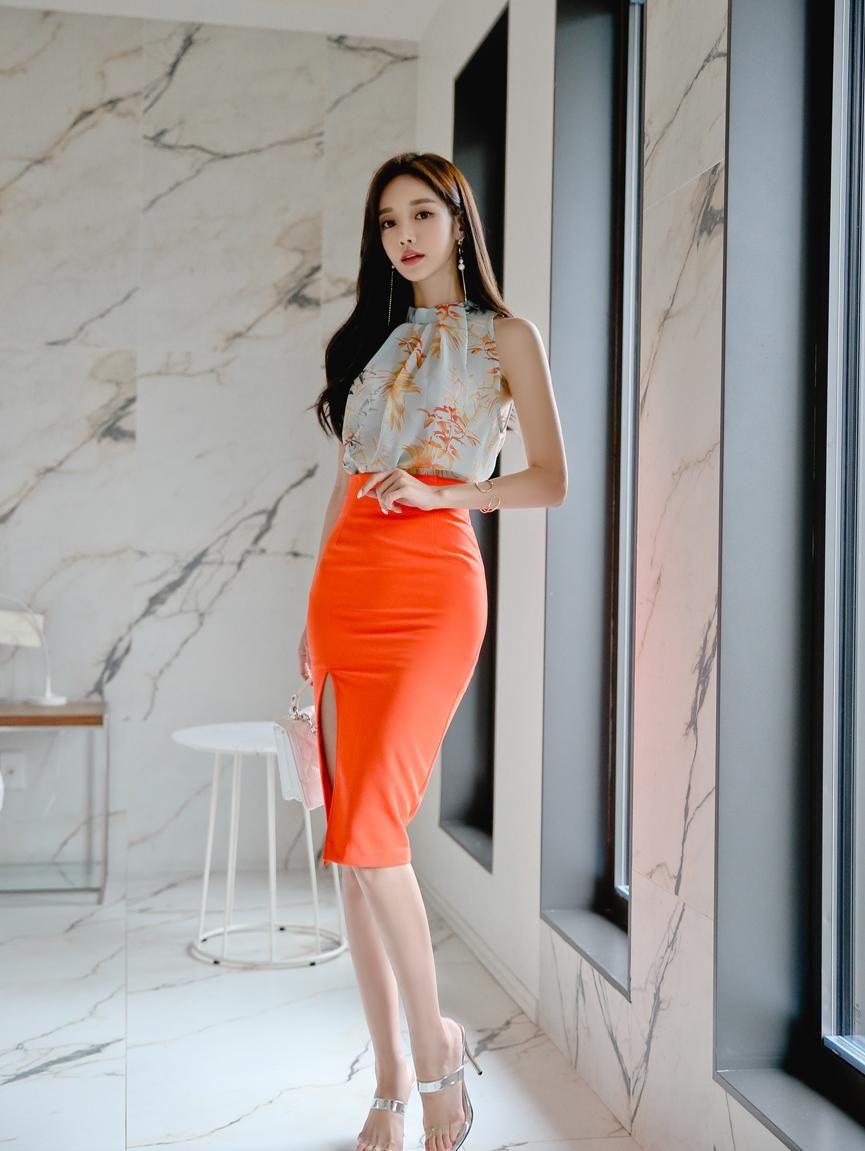  美女|美女带火一款包臀裙，当她行走的那刻，真怕造型坏掉