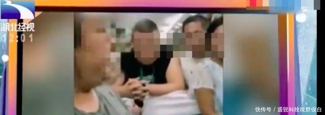  #站票#大姐好心给站票让座，孩子困了，请乘客离开却被反咬一口