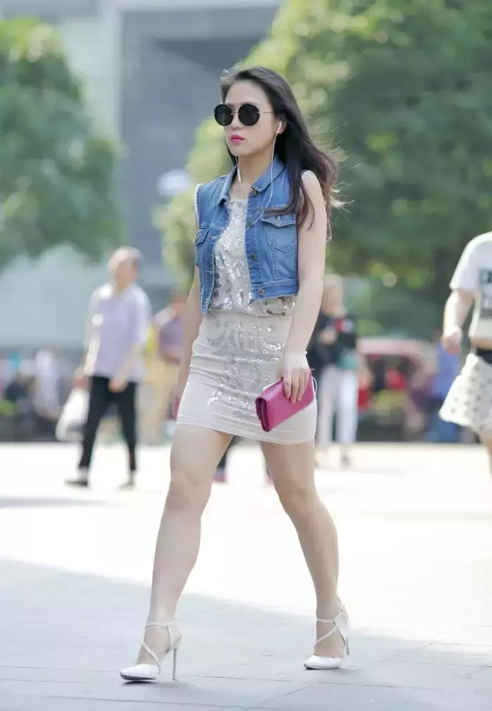 街拍路人,不一样的高跟鞋搭配不一样的服饰,才能更加凸显出美感