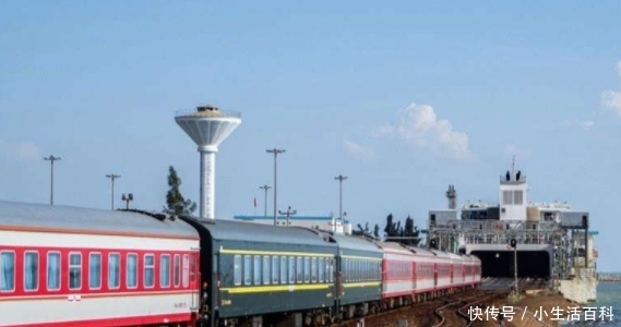 韩国游客来中国旅游，坐了这趟火车后，直言：我们韩国做不到这样