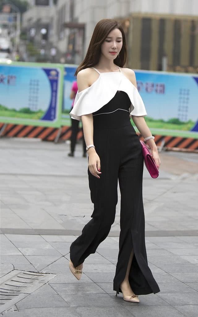 街拍：穿着优雅性美丽动人的小姐姐，非常自然而美丽！