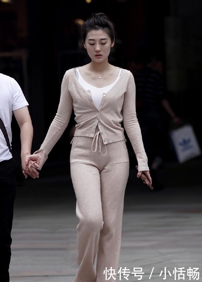  #摄影#摄影：这手要是放开的，怕是永远的都牵不回来了