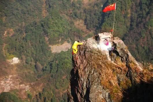 中国最危险的小庙，许多人为了烧一根香而失去生命