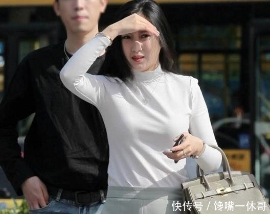 辣妈@摄影气质辣妈,你以为这样就能挡住吗
