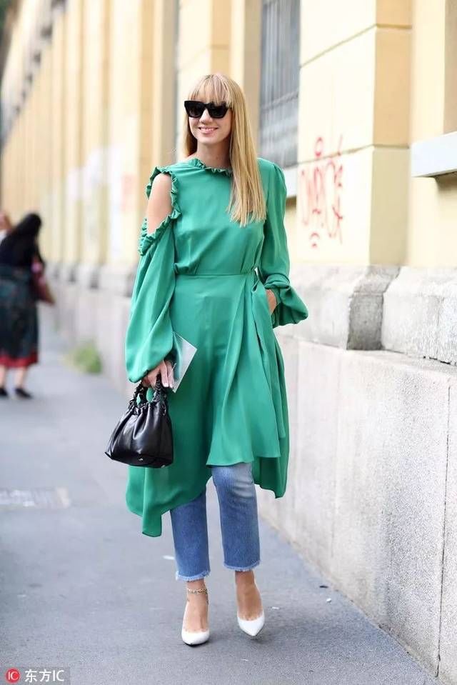 平胸女孩穿衣服简直太美了!那大胸姑娘到底该怎么办?