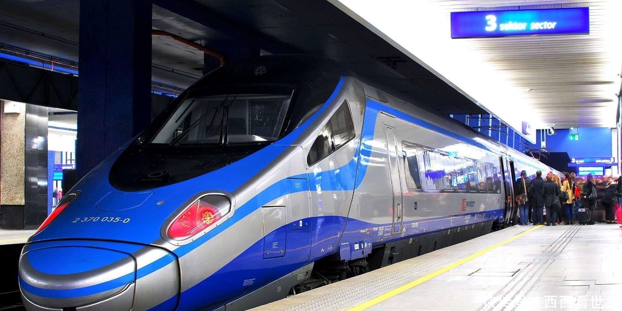  发现|印度小伙第一次坐中国高铁，发现有2点不足，网友：所见略