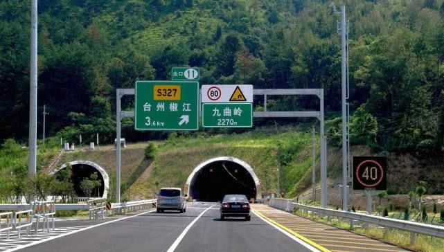  高速@跟不合理限速说再见，高速实行统一限速标准，车主：早这样