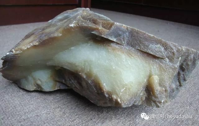 新疆和田玉山料五百年都开采不完，为啥和田玉现在价格还这么高？