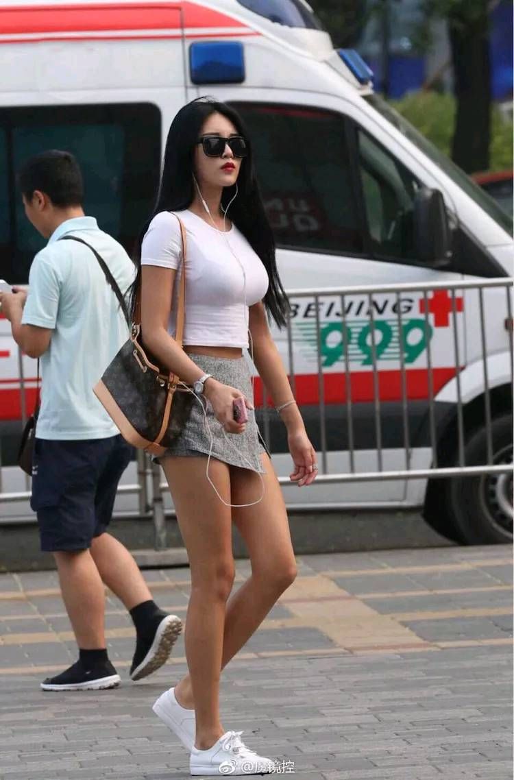 路人街拍，走在时尚前沿的穿搭，让你的穿搭一直被模仿!